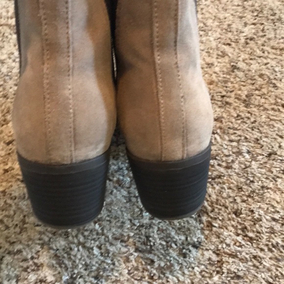 Tan suede ankle boots! - Picture 3 of 4